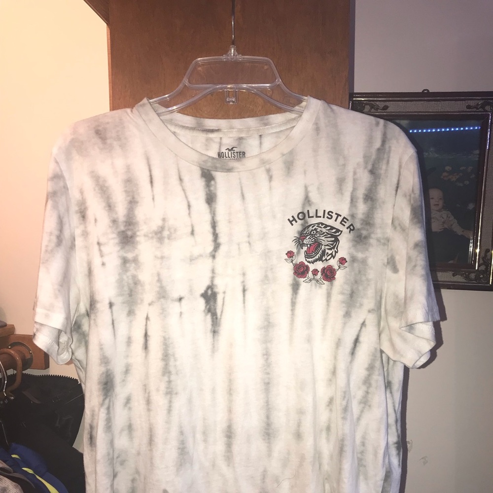 Hollister t shirt